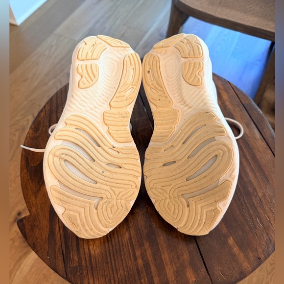 Brooks Women's Cream Glycerine 22 Running Shoes - Picture 6 of 6